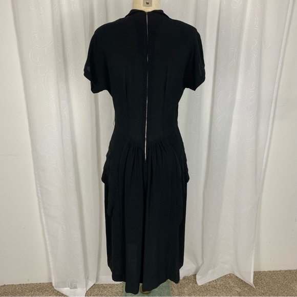 Vintage 1940’s beaded collar black dress with peplum - Picture 4 of 14